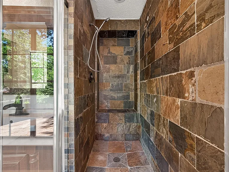 42 Rockridge Dr — Photo 23