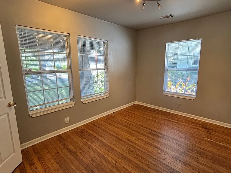 1134 S Xanthus Ave — Photo 18