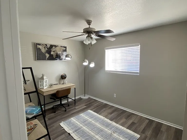Sand Pebble Apartments — Photo 12
