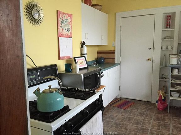 3rd image of 1388 Giles Blvd E