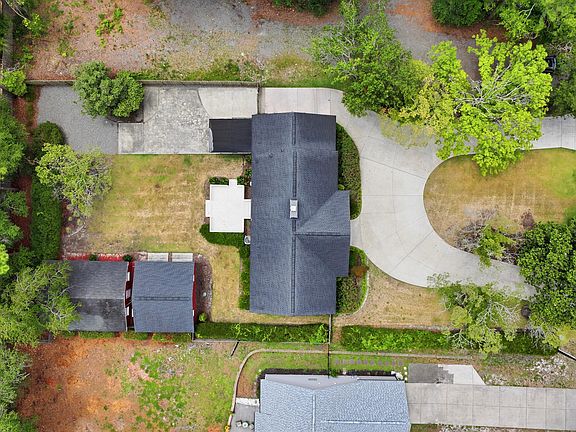 4th image of 141 S Cardinal Drive S