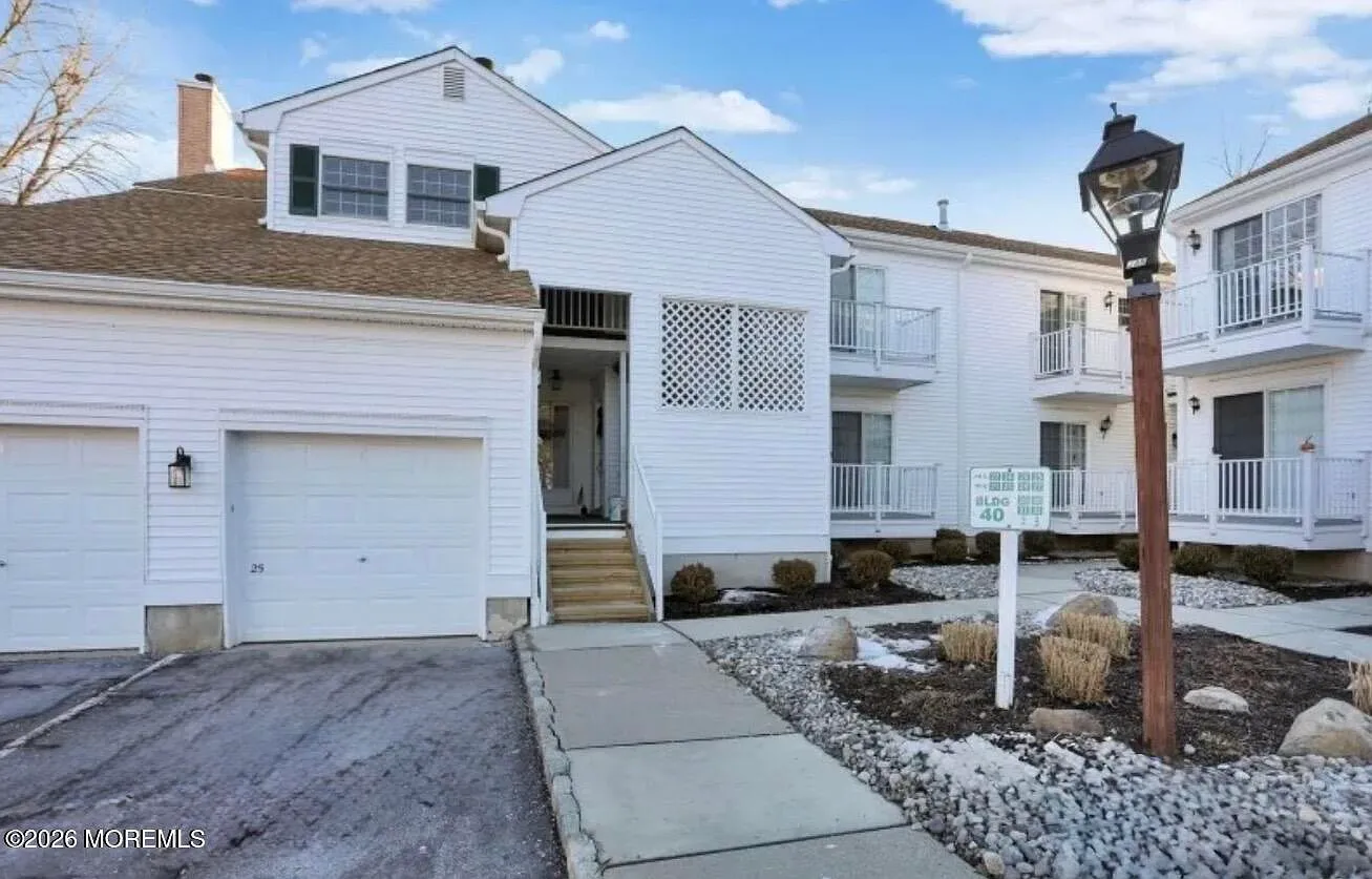 22 Alexandria Way photo 1