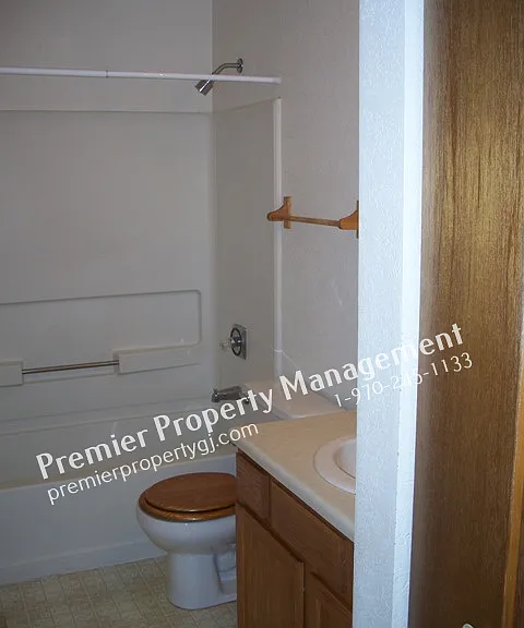 2902 Pinyon Ave — Photo 4