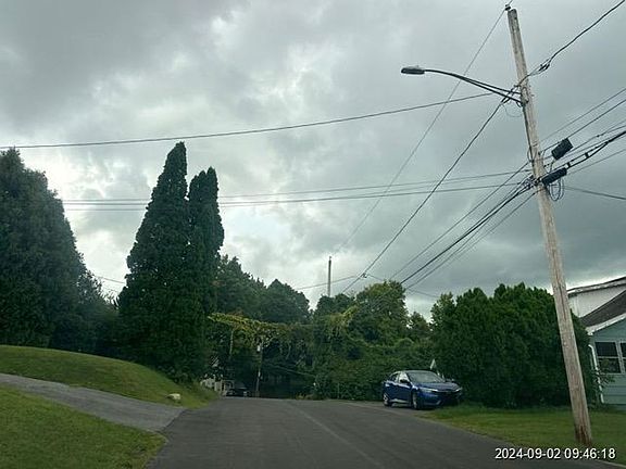 Exterior Neighborhood (street photo)