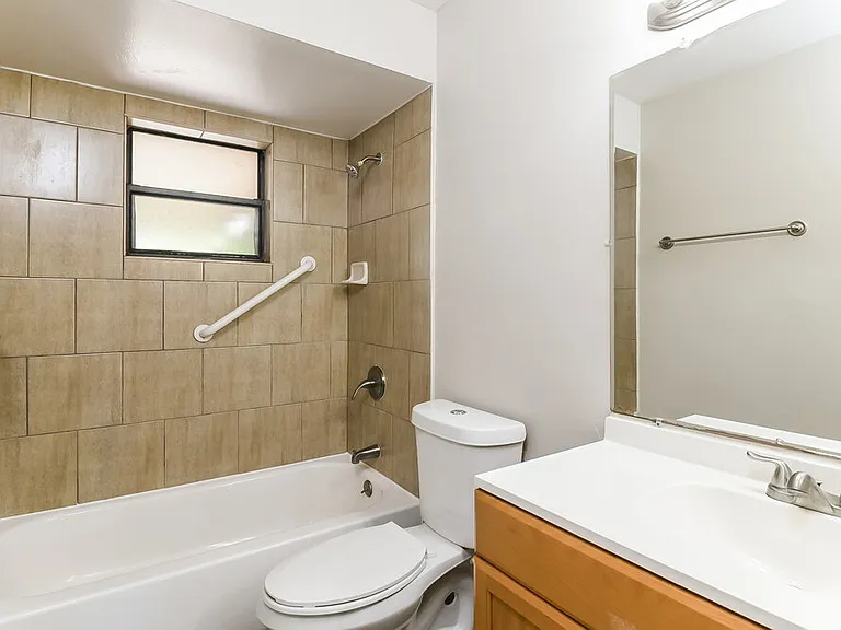 4085 Scotland St — Photo 11