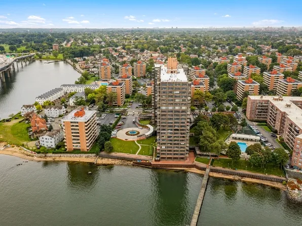 166-25 Powells Cove Boulevard image 38 of 40