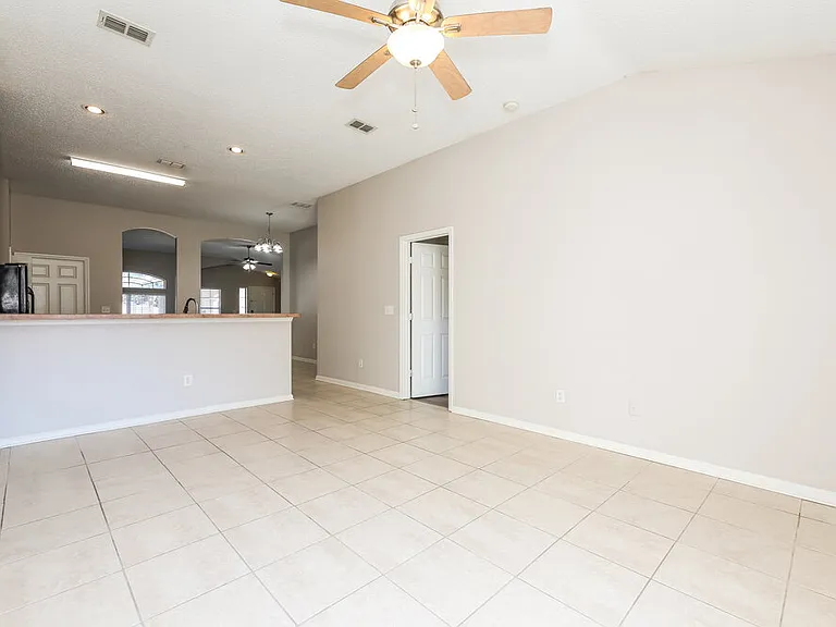 1302 Ardmore St — Photo 8