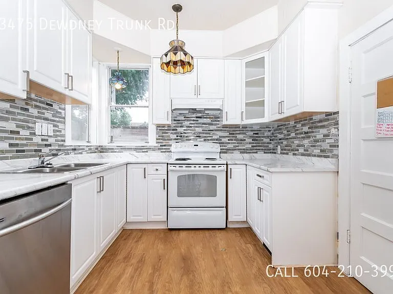 33475 Dewdney Trunk Rd — Photo 3