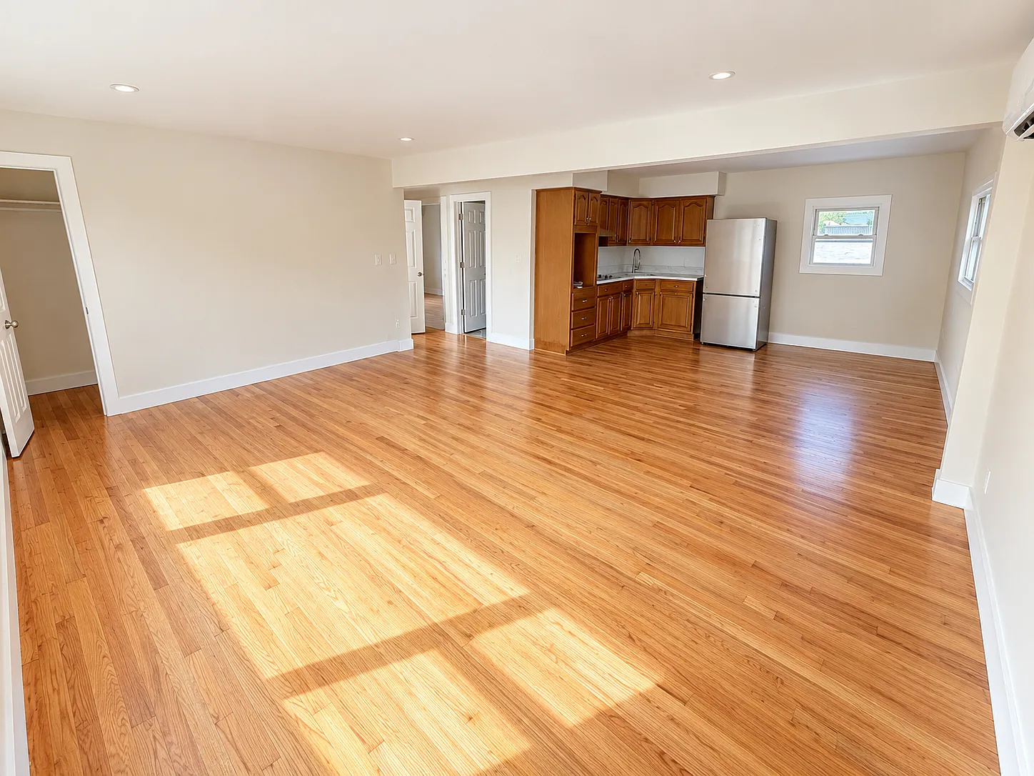 2 bed, 900 sqft, $2,500 — Photo 2