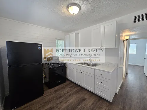 3049-3051 E Proctor Vista Photo 1