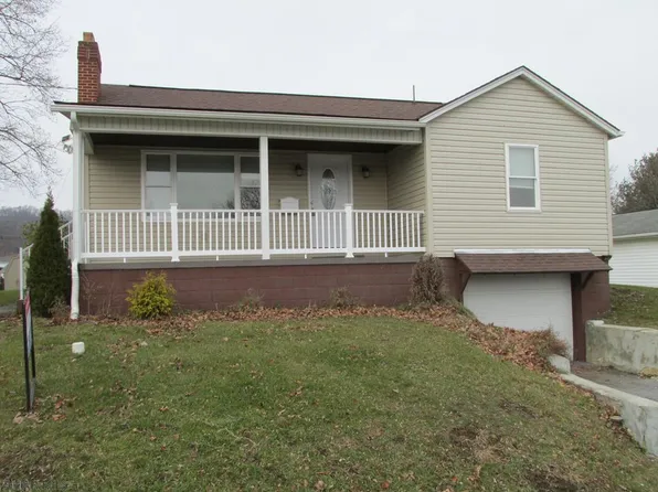 208 26th Ave, Altoona, PA 16601