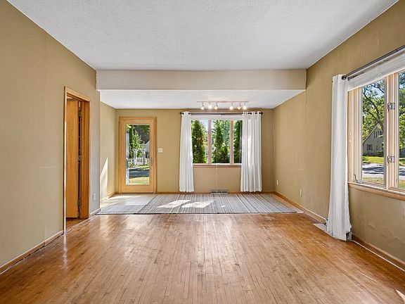 5th image of 220 S McCornell Ave