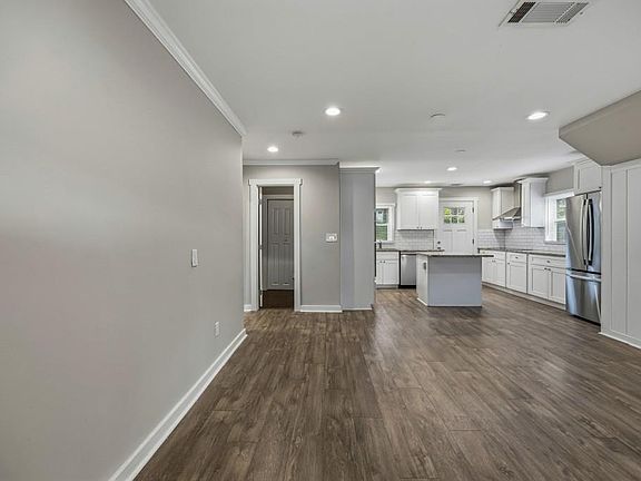 4th image of 2455 Lynn Iris Dr