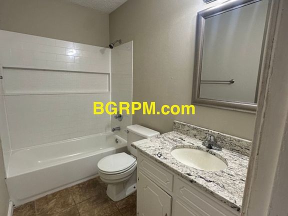4th image of 1012 W Myrtle St APT A
