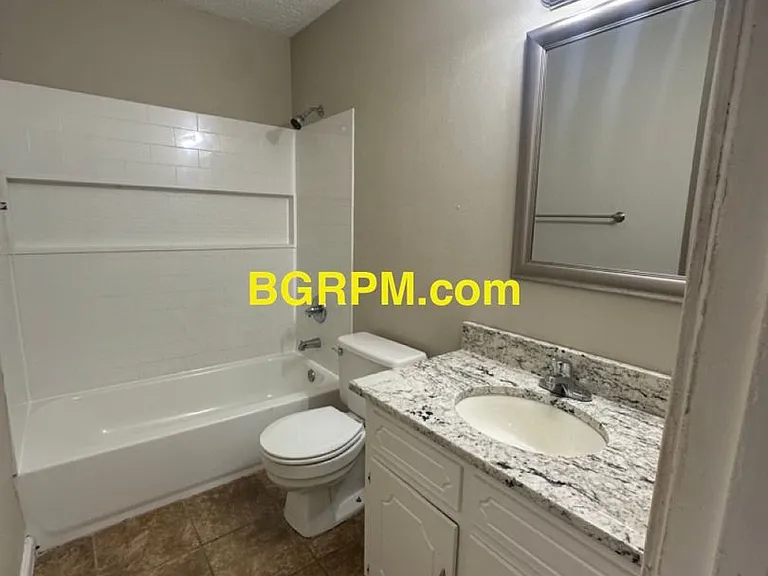 1012 W Myrtle St — Photo 4