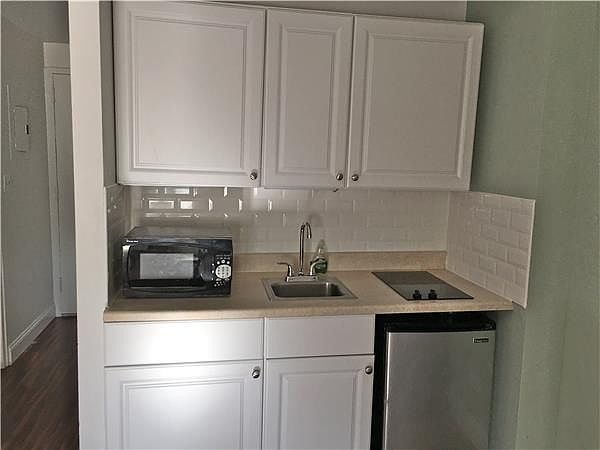 2nd image of 440 W 41st St APT 8L