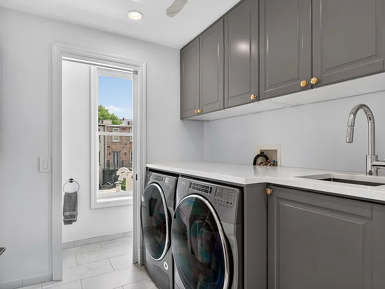 139 Grand St — Photo 25