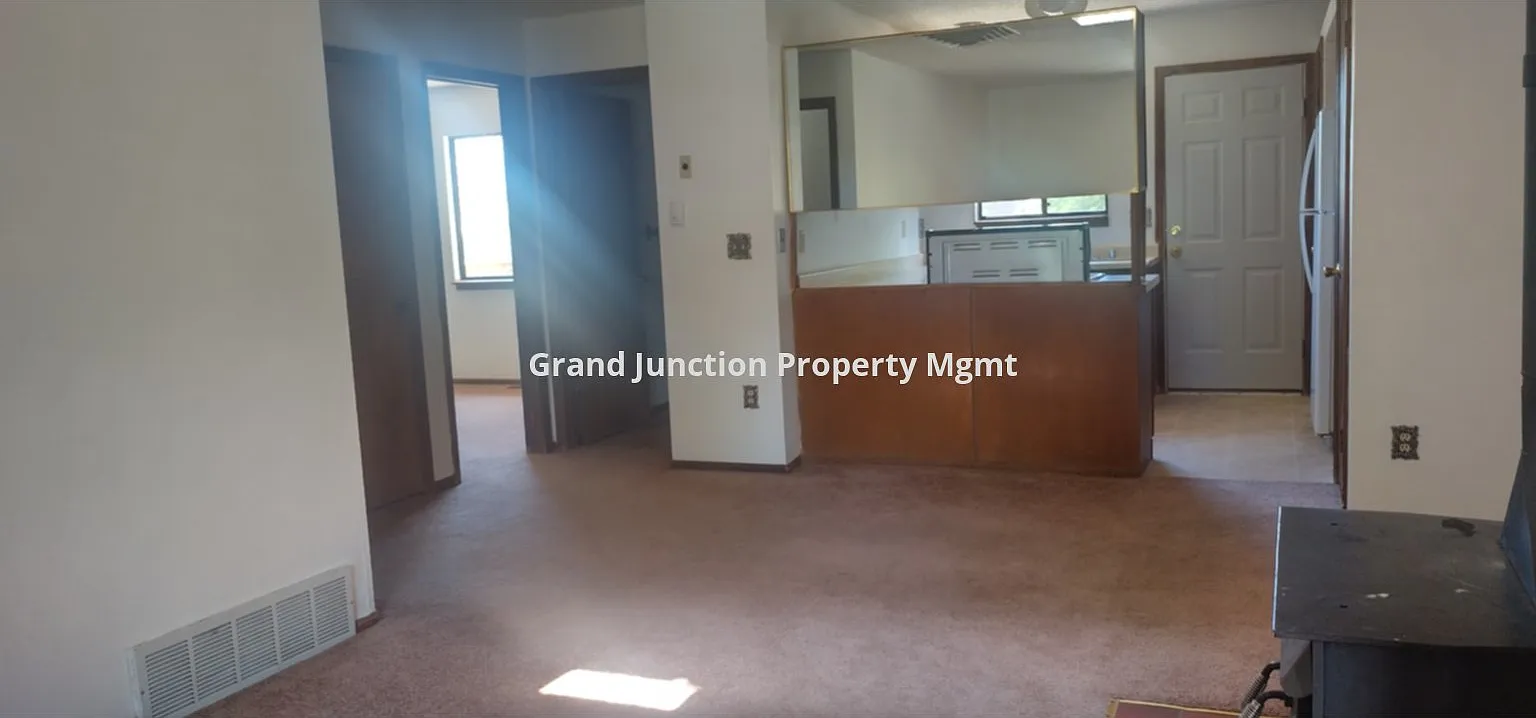 3 bed, 1.0 bath, $1,695 — Photo 2