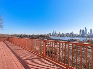 5 Oak St #1, Weehawken, NJ 07086