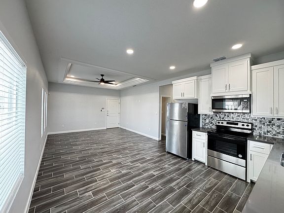 4th image of 1400 Beverly Ave #3