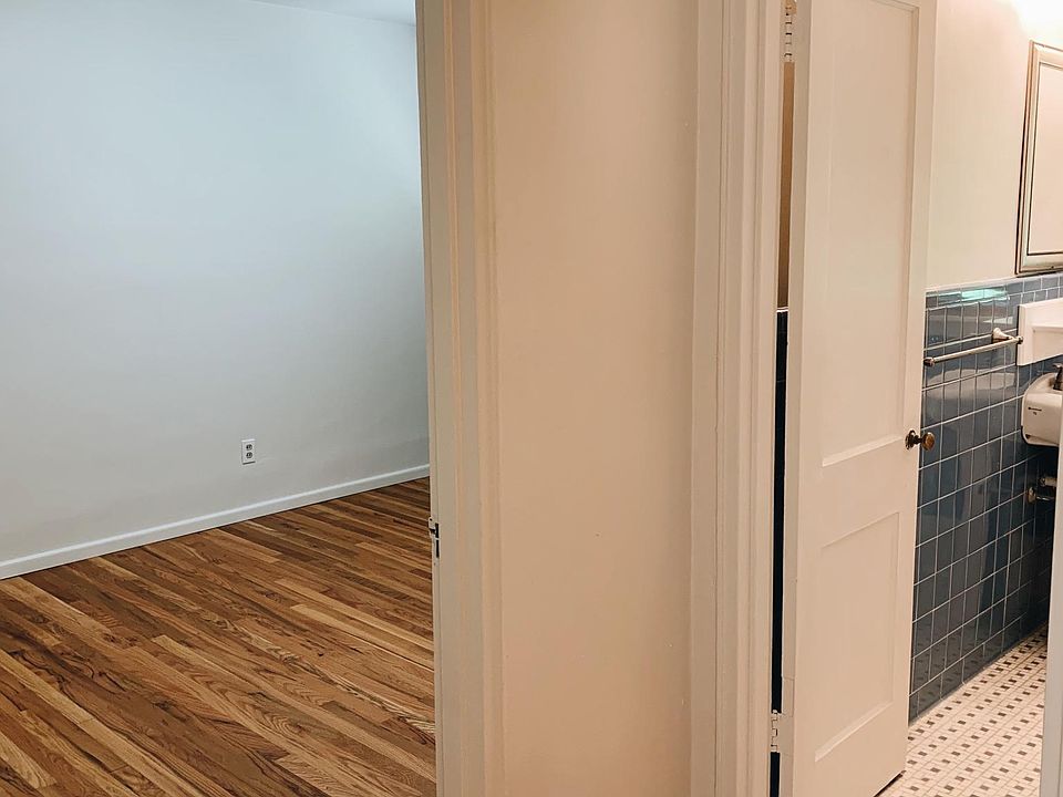 Hallway/laundry room