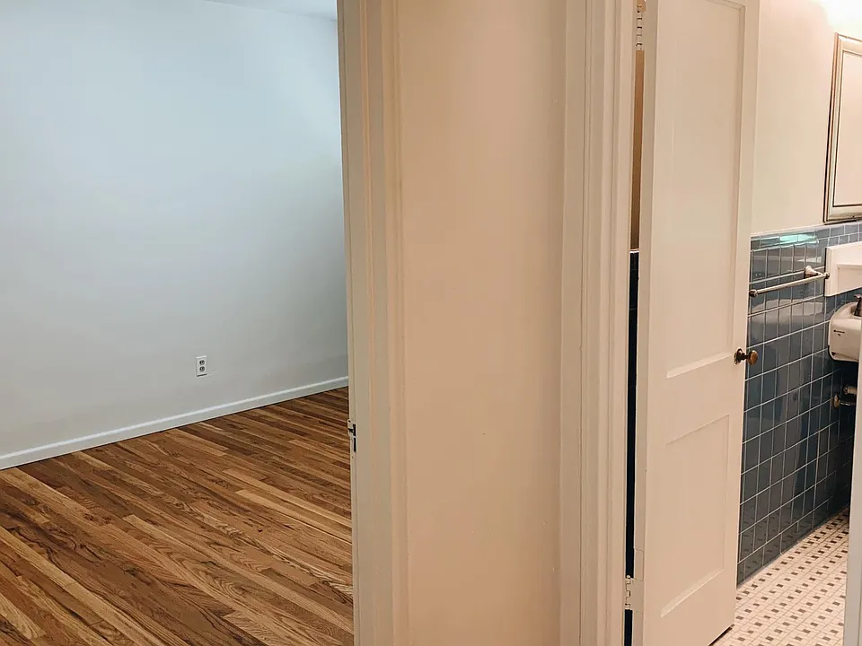 Hallway/laundry room