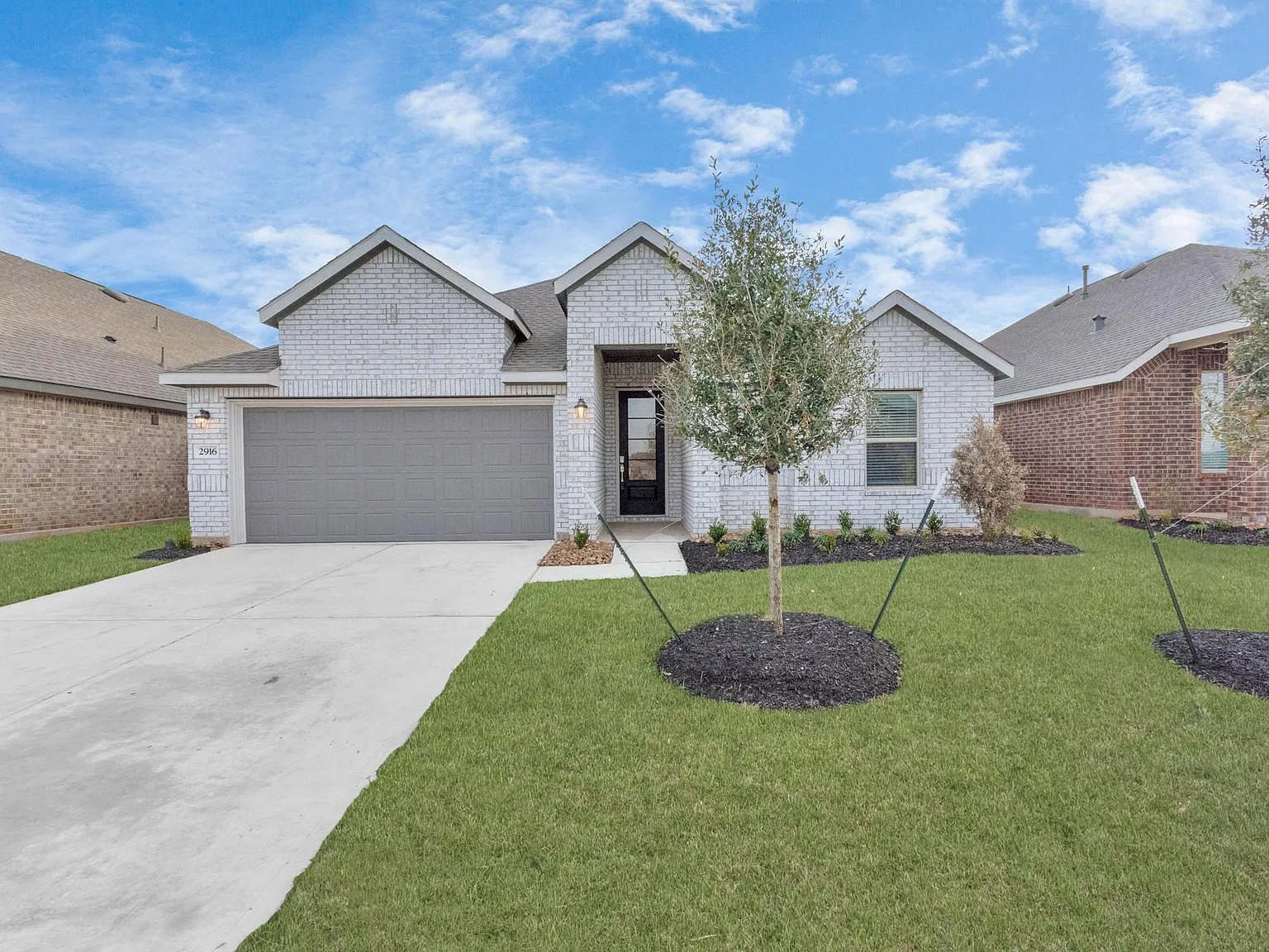 4 bed, 2.0 bath, 1962 sqft, $2,195 — Photo 2