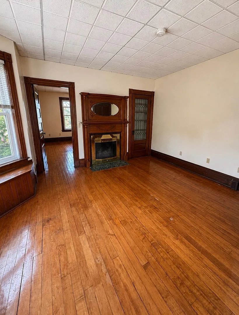 909 State St — Photo 3