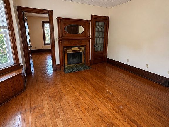 3rd image of 909 State St #B