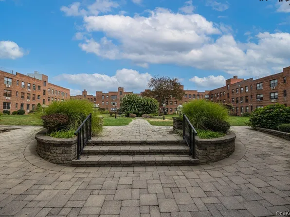 1 Jefferson Avenue #H8, Rockville Centre, NY 11570