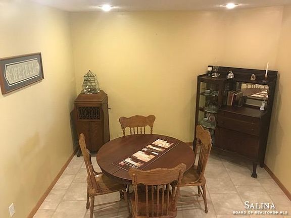 4th image of 1405 Sierra Dr