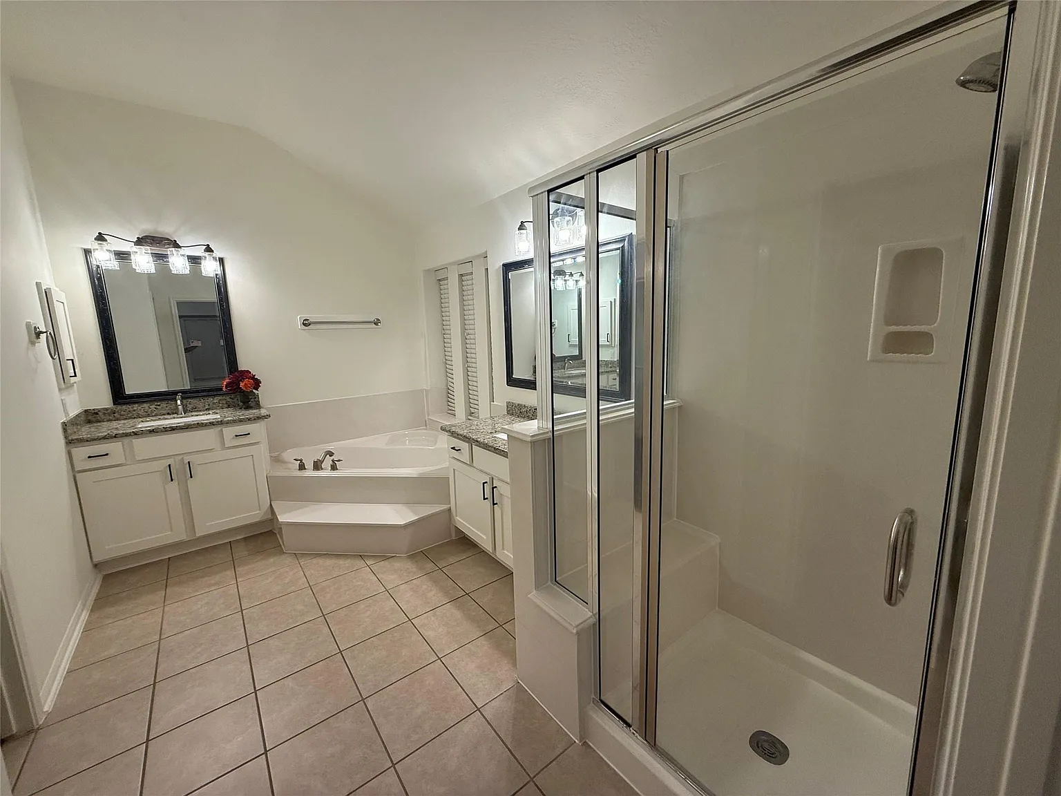 4 bed, 2.0 bath, 2033 sqft, $2,495 — Photo 3