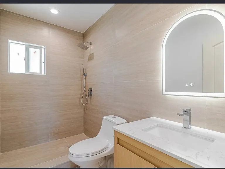11911 Stagg St — Photo 15