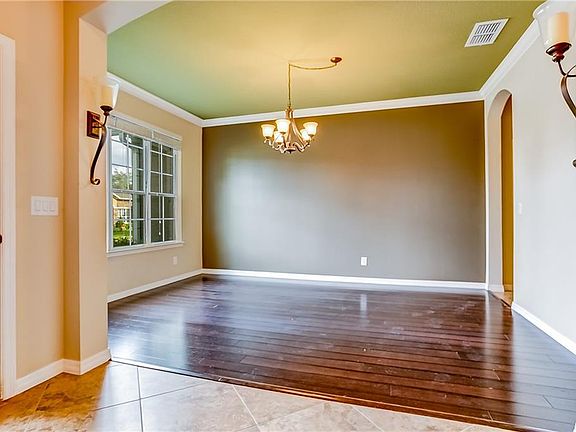 4th image of 1548 Blue Grass Blvd