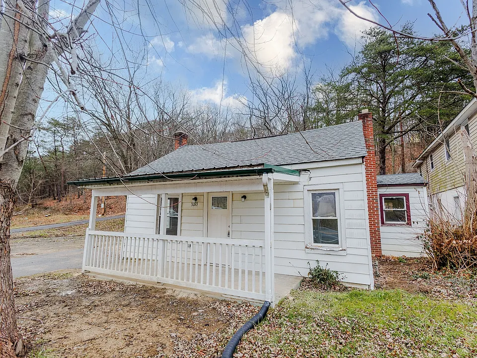 3273 Valley Rd