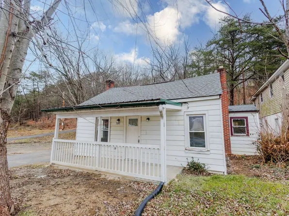 3273 Valley Rd, Berkeley Springs, WV 25411