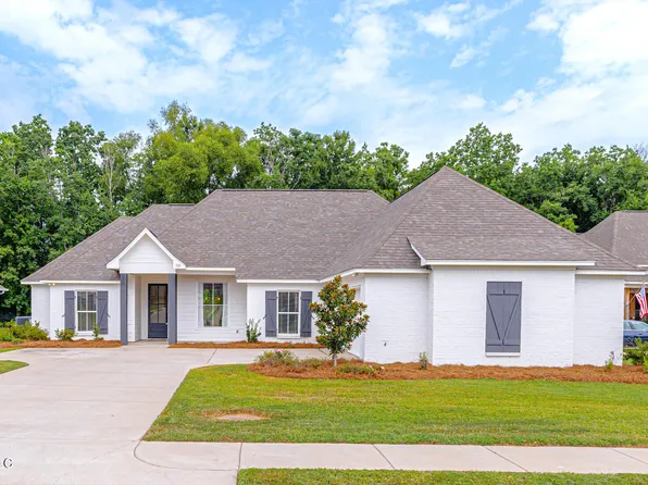 510 Crestmoor Dr, Canton, MS 39046