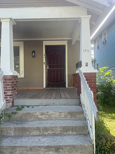 195 N Oakley Ave #3 Photo 1