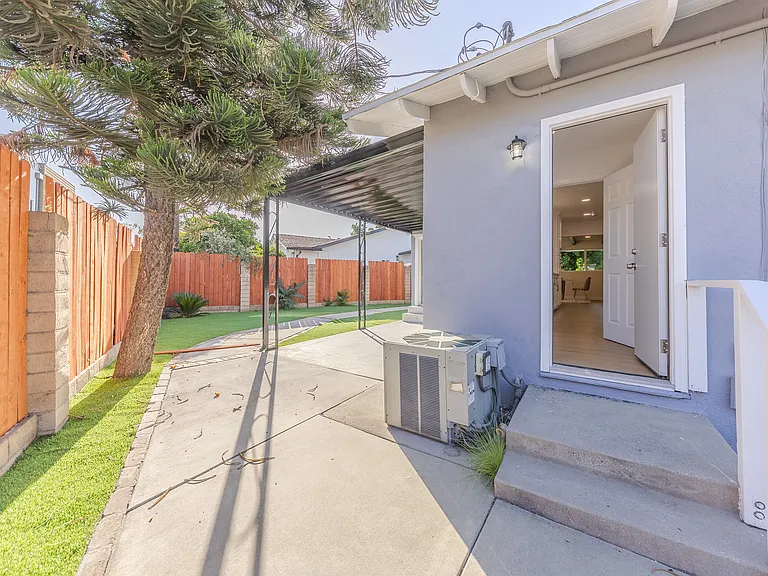 714 Genoa St — Photo 37