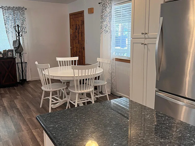 2576 Elwood Ave — Photo 11