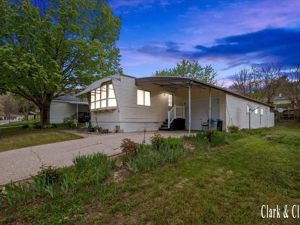 5694 N Seagull Dr NE, Belmont, MI 49306