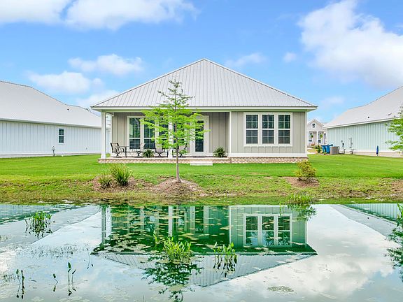 Back of house
Porch Screened now