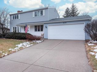 2718 Avalon Dr, Bettendorf, IA