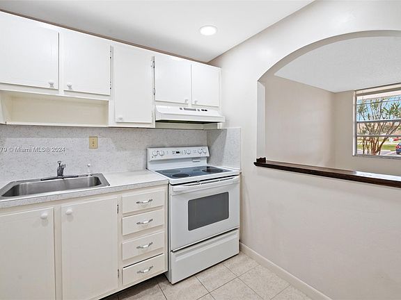 4th image of 9021 Sunrise Lakes Blvd APT 107
