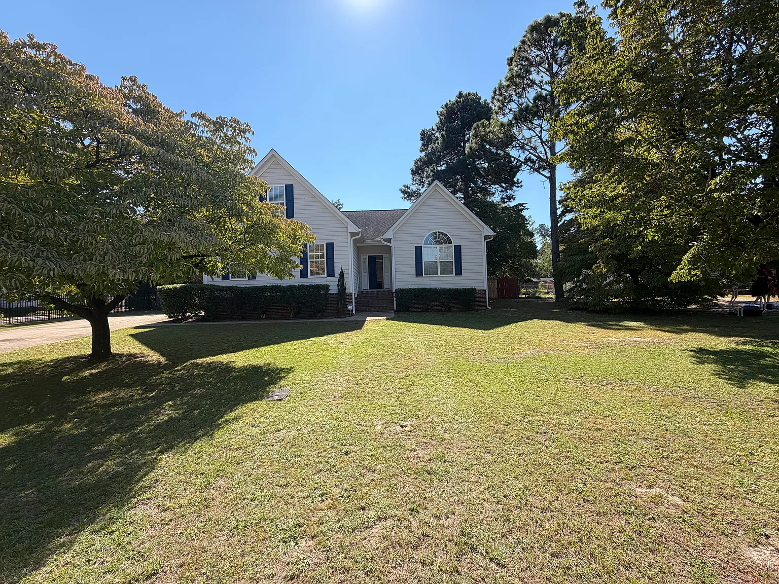 414 Raynor Dr — Photo 1
