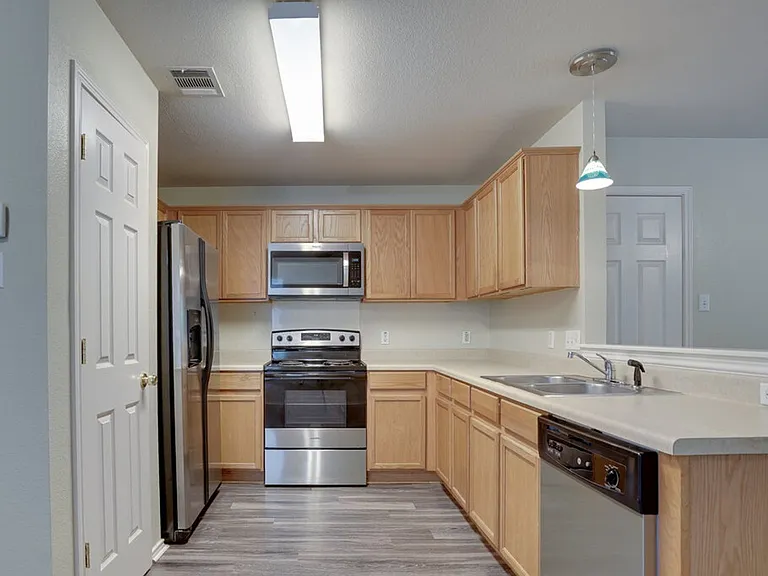 9405 Rowlands Sayle Rd — Photo 8