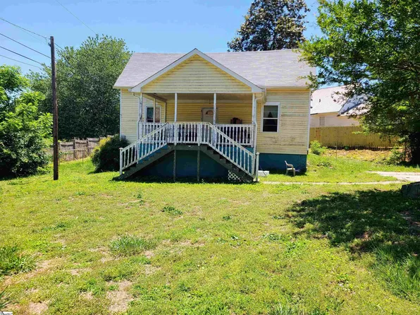 31 McCaughrin St, Pelzer, SC 29669