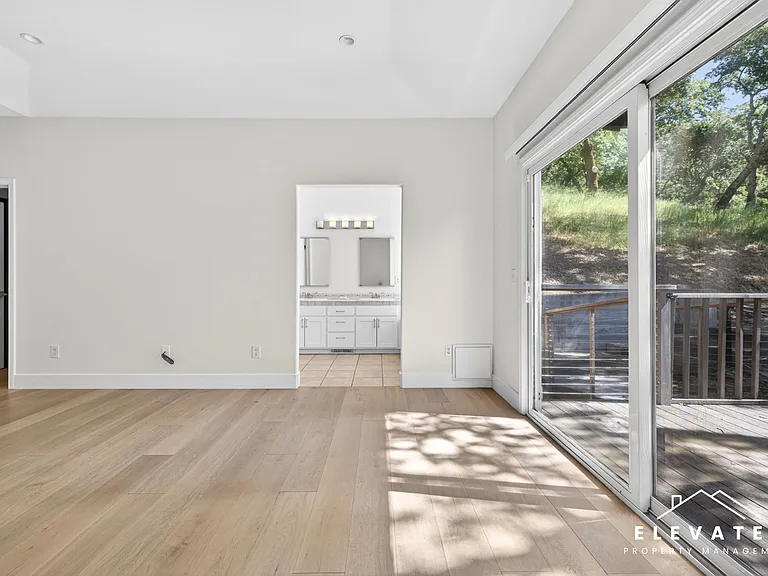 9400 Chalk Hill Rd — Photo 20