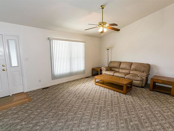 4th image of 4421 Mockingbird Ln