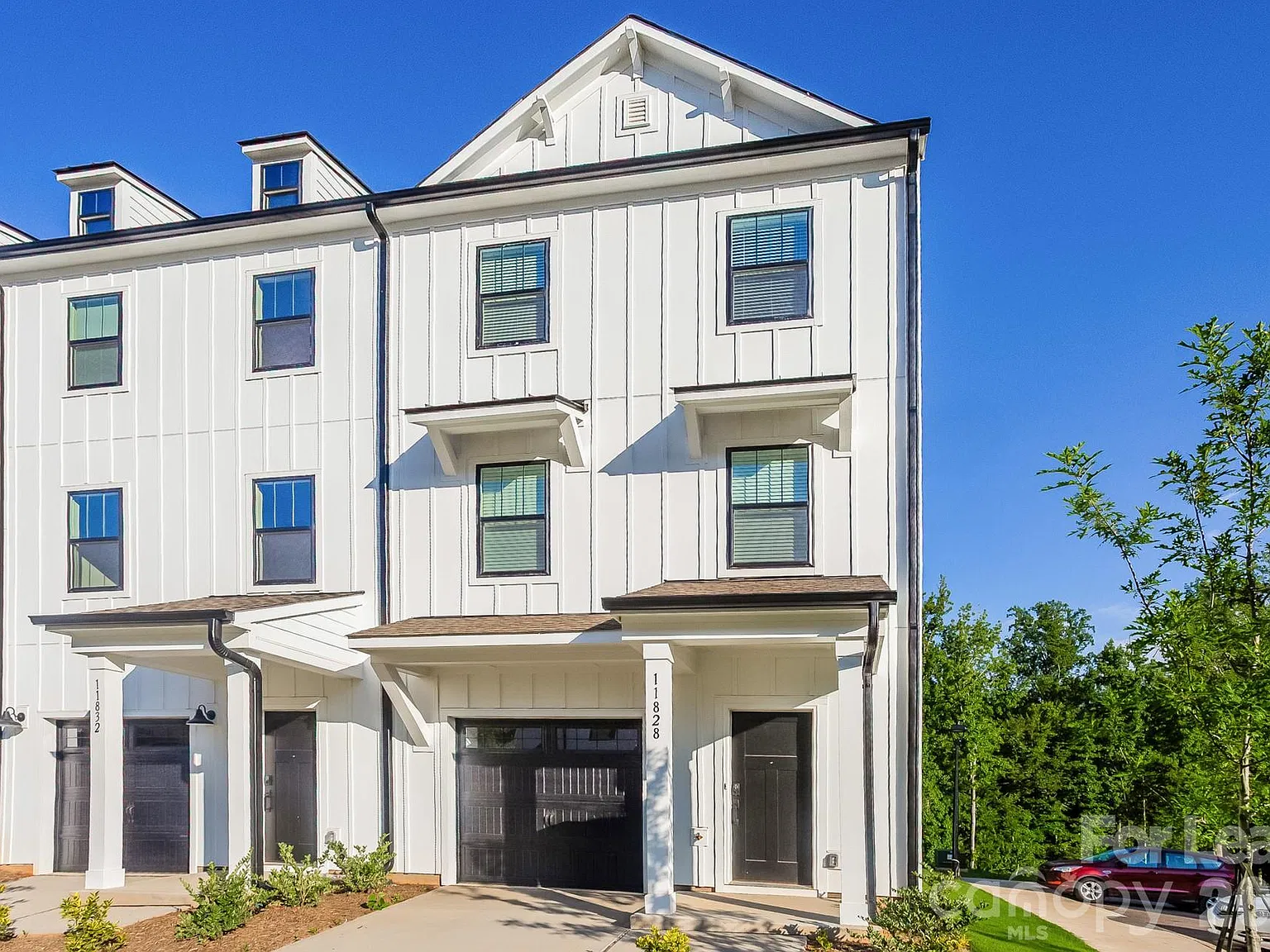 3 bed, 2.5 bath, $2,000 — Photo 1